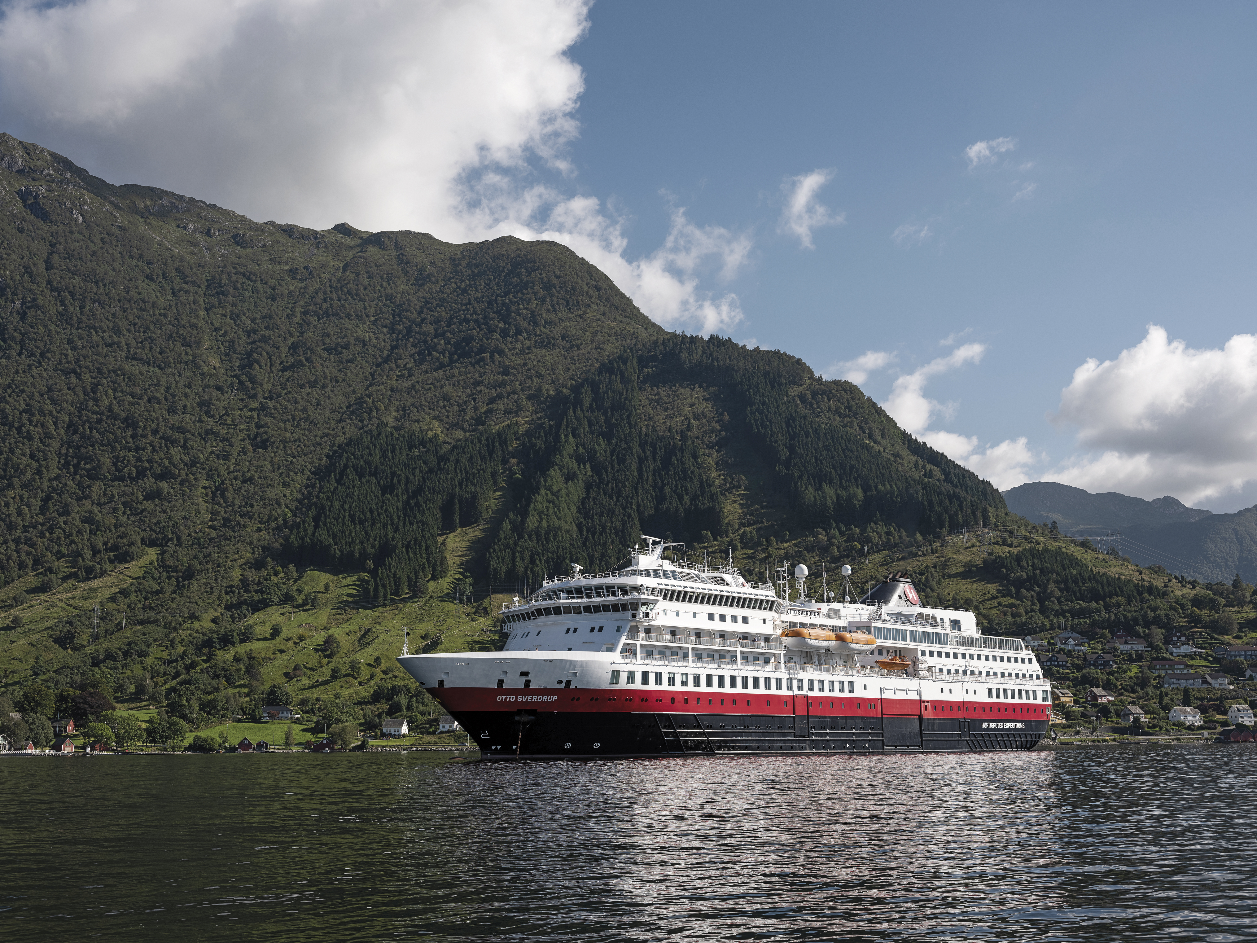 Hurtigruten im Land der Fjorde 